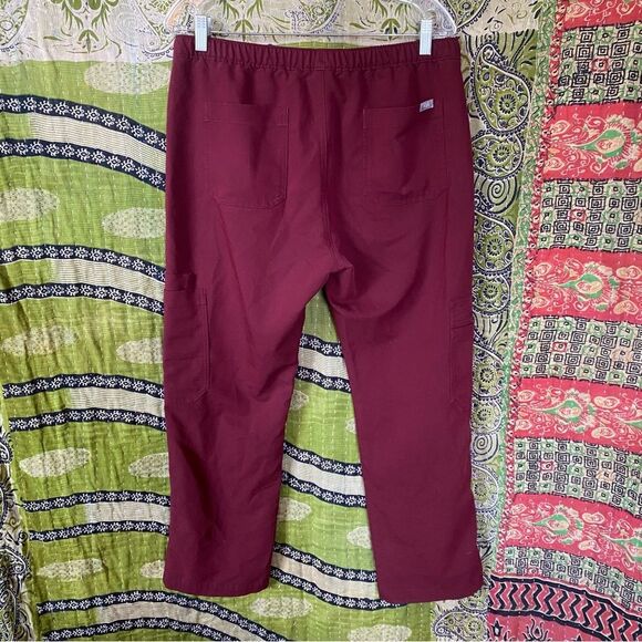 FIGS Men's Burgundy Cairo Cargo Scrub Pants Size Medium Short - Picture 8 of 16